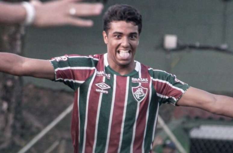 Luis Fernando comemora seu gol, que deu a vitória ao Fluminense –