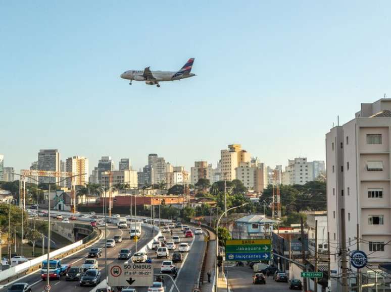 Associações de moradores do entorno de Congonhas estão mobilizadas pela redução do barulho causado pelos aviões.