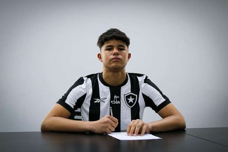 Bruninho é o novo reforço das categorias de base do Botafogo