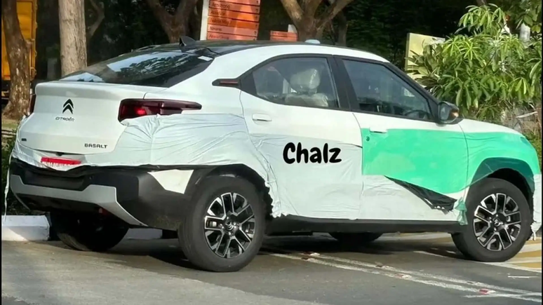 Novo Citroën Basalt flagrado quase sem camuflagem na Índia