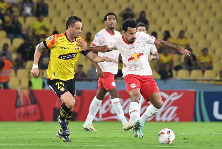 Away, Bragantino draws with Barcelona in the first match of the South American playoffs