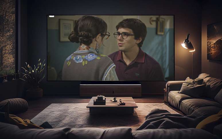 Modelos de TV com telas de cinema estão em promoção nas lojas online 