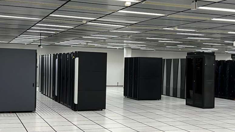 O sistema de supercomputação atual do Inpe, composto pelo Tupã, o primeiro supercomputador; o XE6, já parcialmente desligado; pelo CX50; e pelo cluster de processamento Egeon