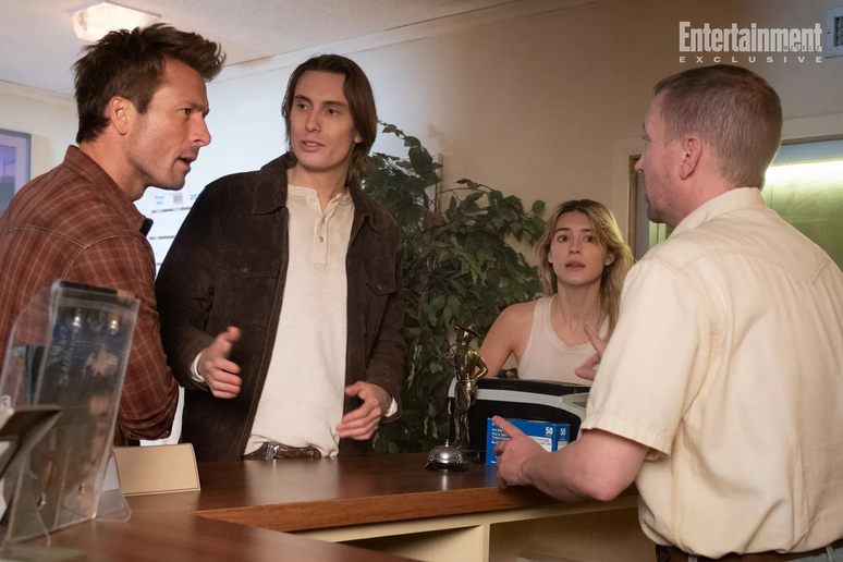 Glenn Powell, James Paxton e Daisy Edgar-Jones em Twisters.