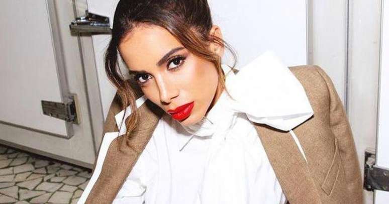 Anitta explica tatuagem com o nome 'Daniel' que tem no braço