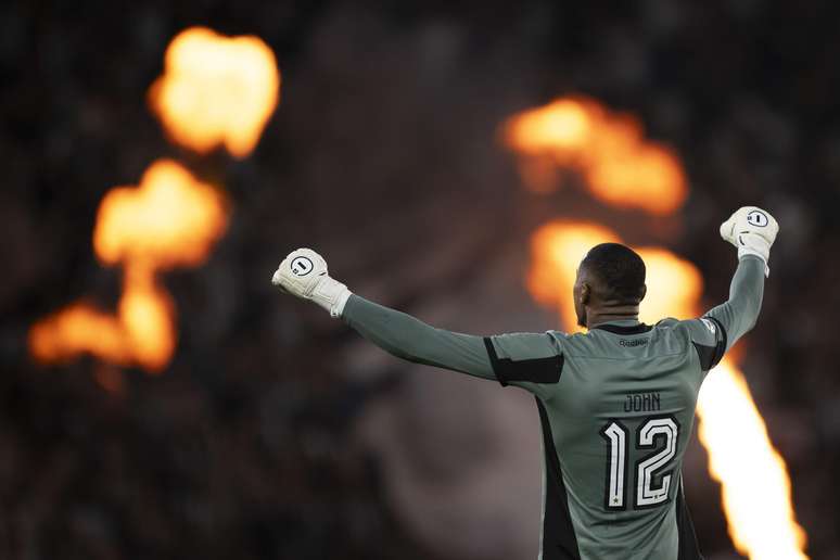 O goleiro John em jogo contra o Palmeiras em 17.07.2024 na vitória do Botafogo por 1x0