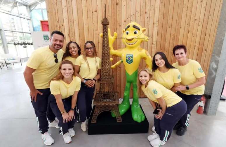 Seleção brasileira de ginástica chegou em Paris nesta quinta-feira