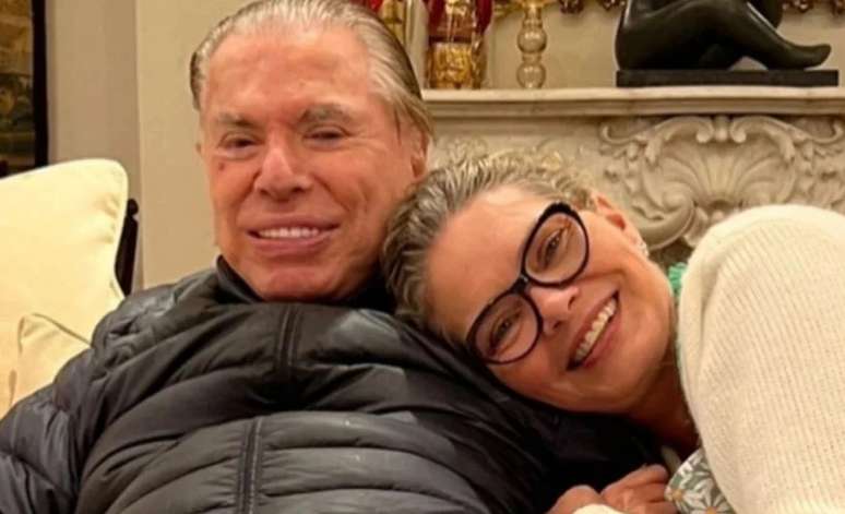 Silvio Santos, 93 anos, com a filha mais velha, Cíntia, de 61: aproximação após crise no banco da família