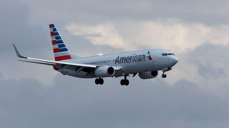 A American Airlines disse à BBC que nenhum voo está autorizado a decolar e que está em contato com todos os voos que estão no ar