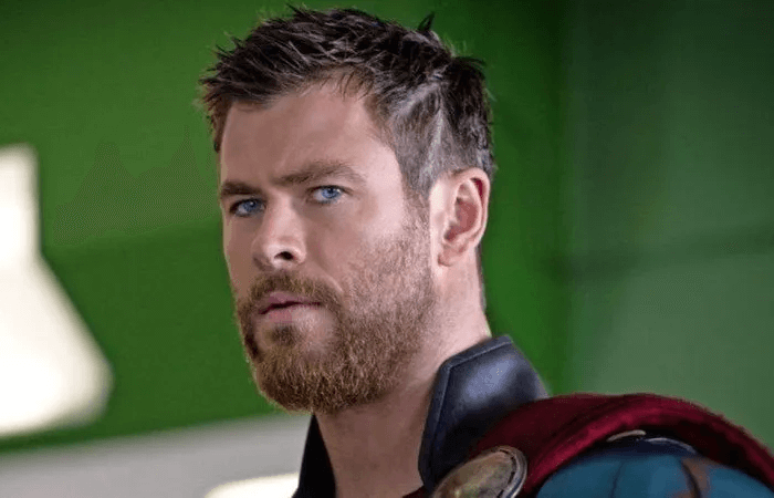 O ator Chris Hemsworth, conhecido pelo papel de Thor no Universo Cinematográfico da Marvel, irá dublar o personagem Optimus Prime no filme de animação "Transformers: O Início".