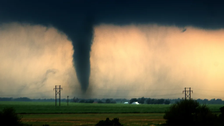 Em média, 1,2 mil tornados atingem anualmente os Estados Unidos, causando 80 mortes e 1,5 mil feridos