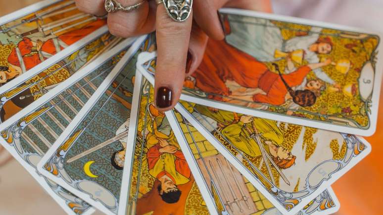 Previsões Diárias de Tarot para 19 de Julho de 2024