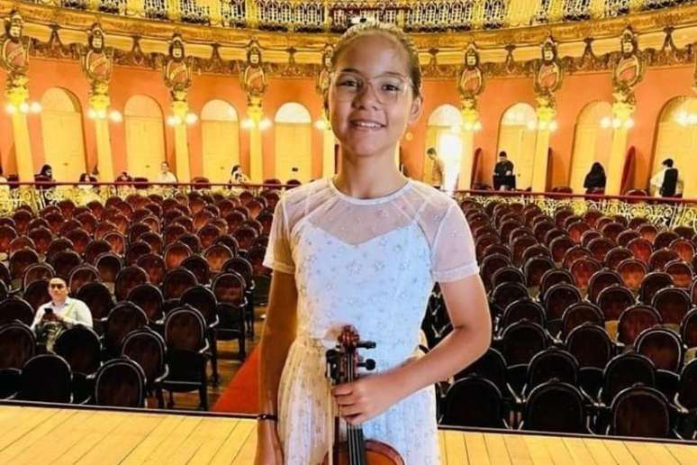 Ana Joyce, de 13 anos, toca mais de 10 instrumentos e sonha em se tornar pesquisadora