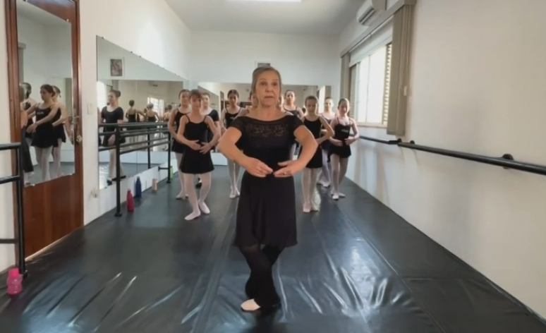 Ballet dancer discovers ovarian cancer after doctor says she has it 