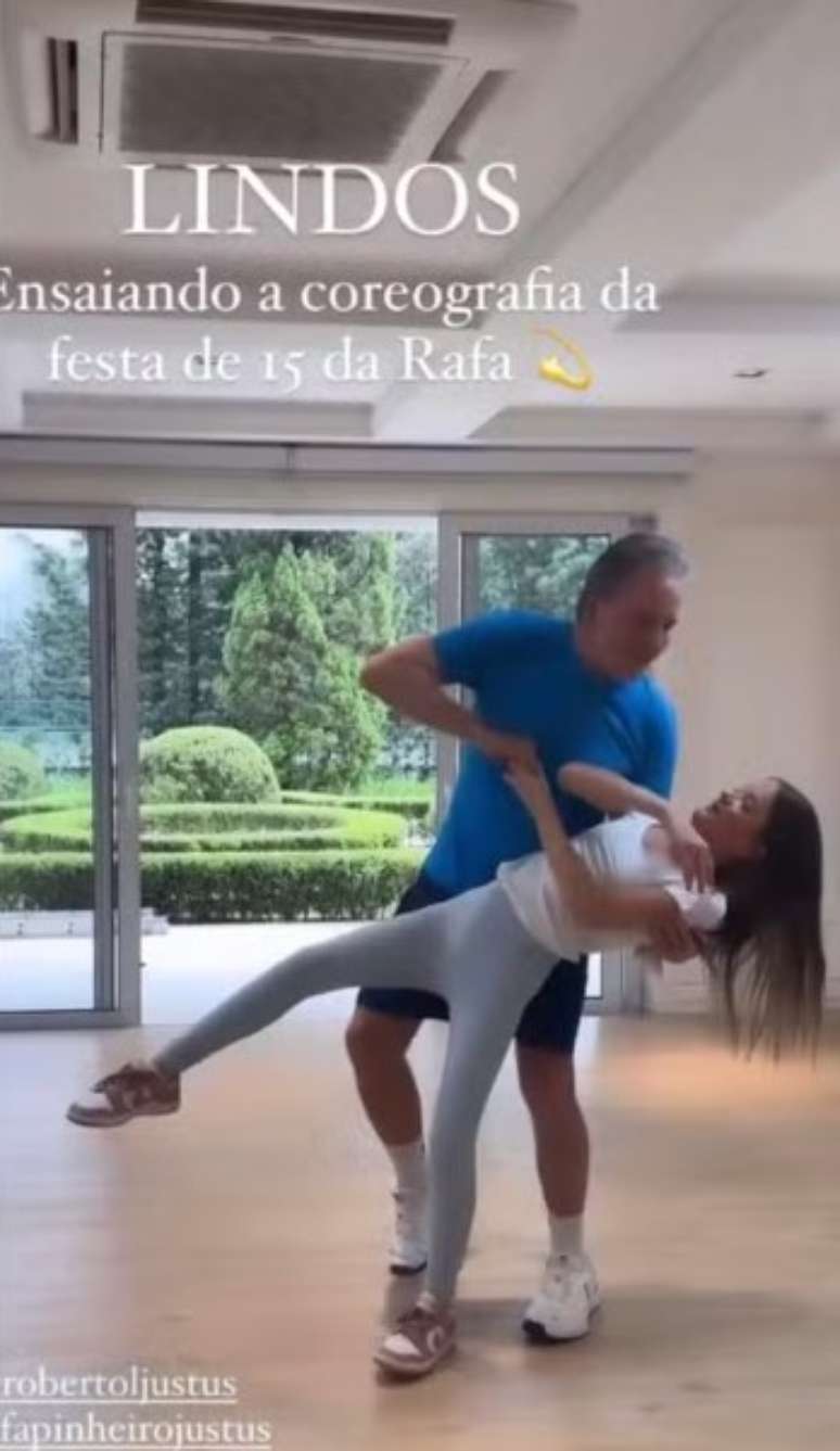 Rafa Justus ensaia com seu pai, Roberto