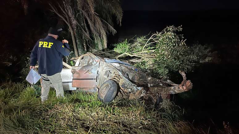 Batida entre dois carros e um caminhão deixa seis pessoas mortas no RS