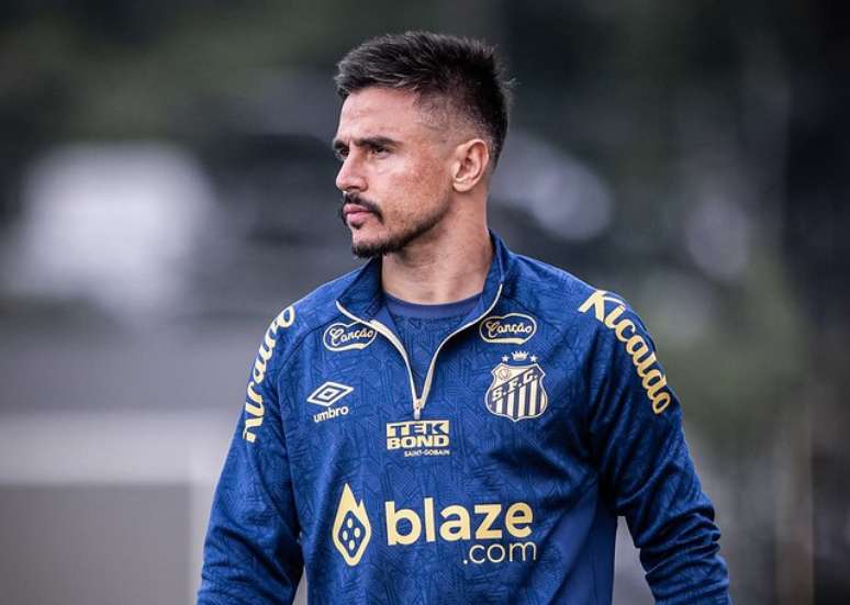 Willian Bigode atualmente joga pelo Santos