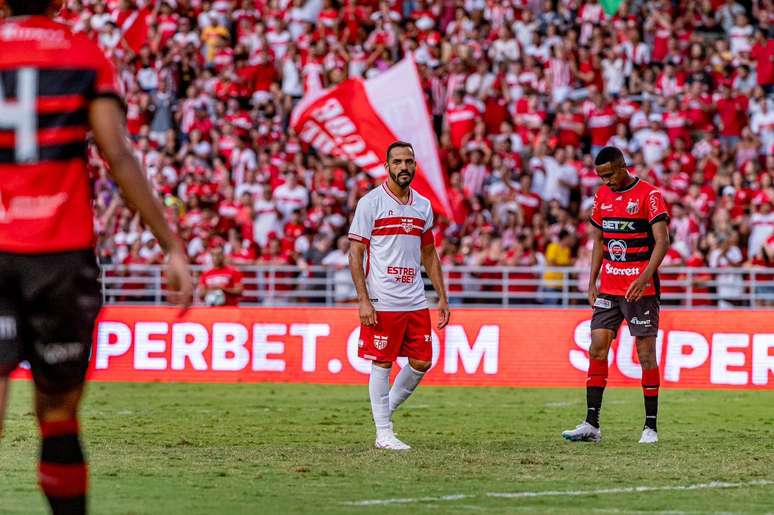 CRB e Ituano em ação. 