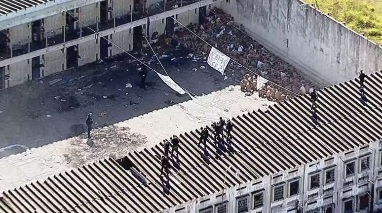 Imagens aéreas da rebelião em Franco da Rocha