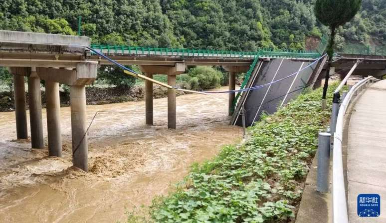 Ponte desaba na China