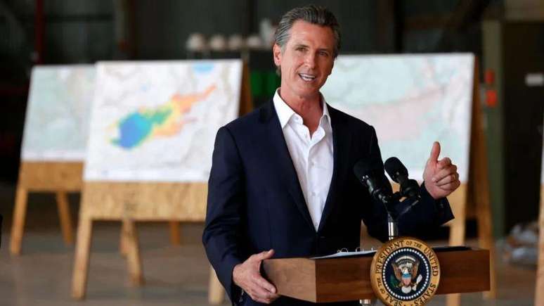 Gavin Newsom frequentemente aparece na mídia elogiando Biden