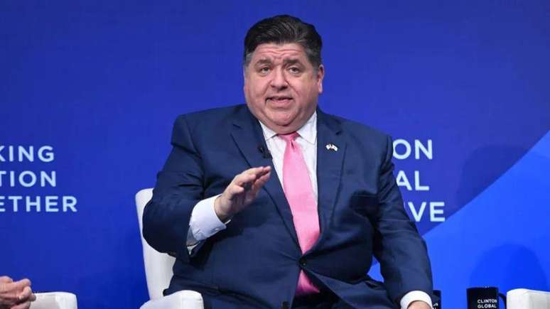 Bilionário e herdeiro da rede de hotéis Hyatt, governador de Illinois, JB Pritzker, não hesita em usar as redes sociais para atacar Trump