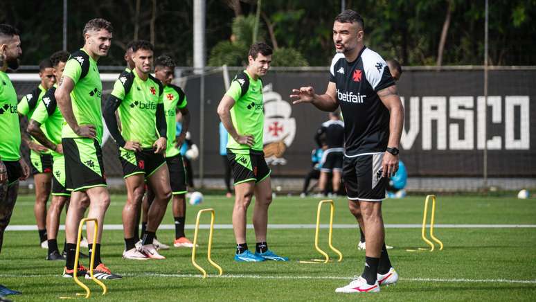 Equipe do Vasco na preparação para o jogo 