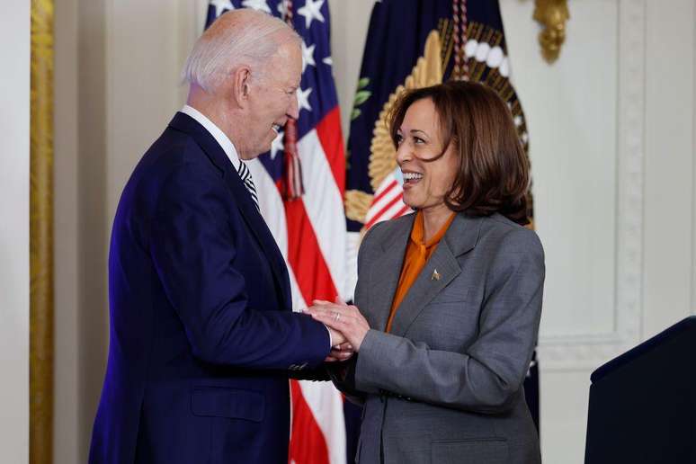 Biden anunciou apoio à candidatura de sua vice, Kamala Harris