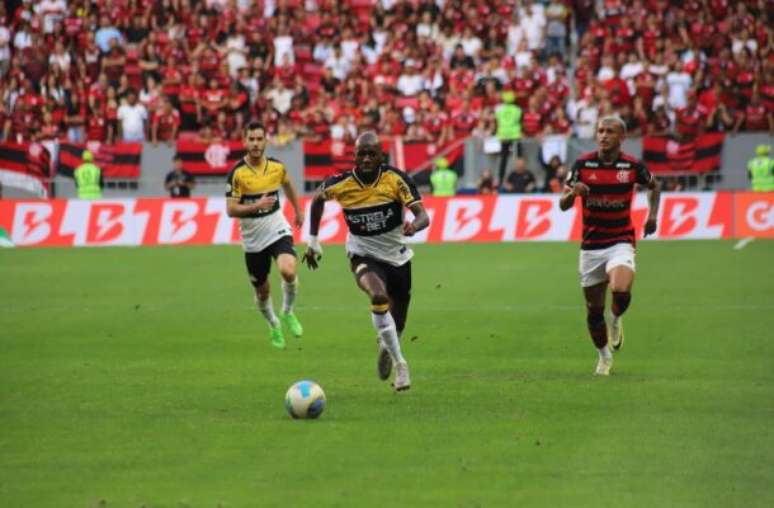 Flamengo vence sem convencer em Brasília. Foto: Celso da Luz/ Criciuma