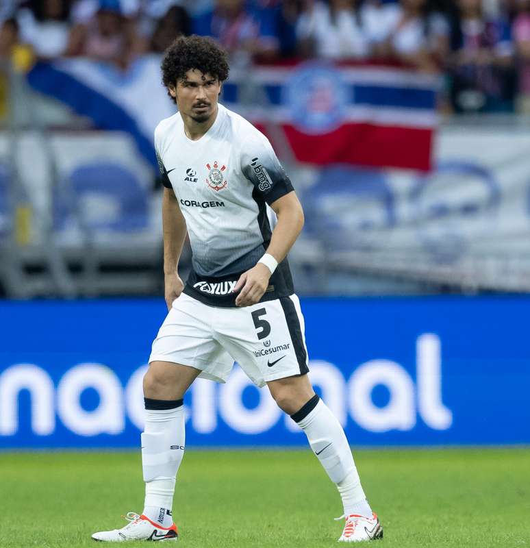 André Ramalho celebra vitória em primeiro jogo pelo Corinthians: 'Feliz em fazer parte disso'. 