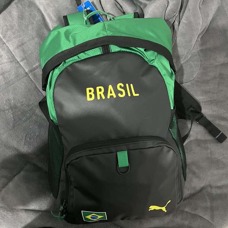 Kit de uniformes enviado para Fernado Balotelli (Divulgação)