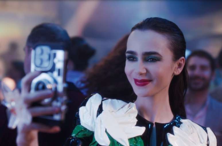 A atriz Lily Collins na série 'Emily em Paris'