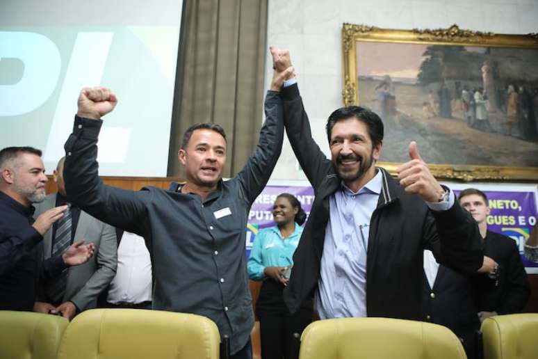 Coronel Mello Araújo e Ricardo Nunes em convenção do PL nesta segunda-feira, 22