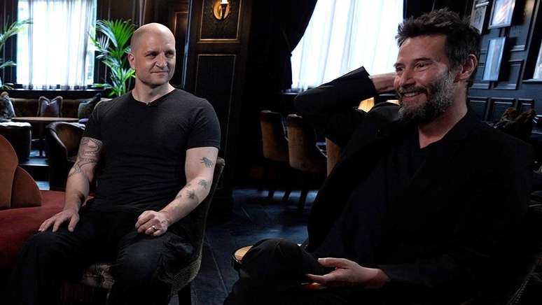 China Miéville, à esquerda, e Keanu Reeves estão publicando um romance juntos