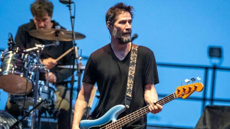 Keanu Reeves também é guitarrista da banda Dogstar