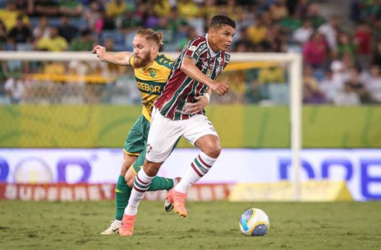 Fluminense vence o Cuiabá na reestreia de Thiago Silva –