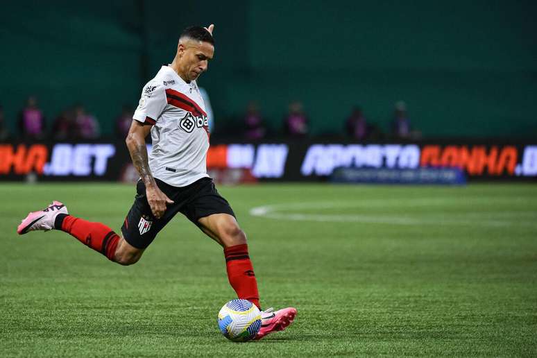 Bruno Tubarão (Atlético-GO) durante jogo contra o Palmeiras, no dia 11.07.2024 