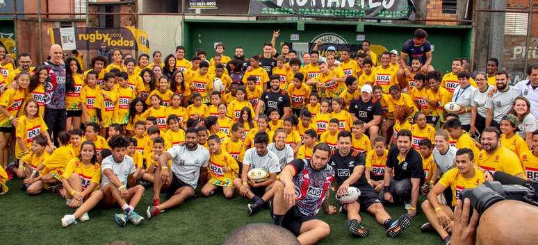 Visita do time All Blacks, da Nova Zelândia, a Paraisópolis. Intercâmbios com equipes de ponta são fundamentais