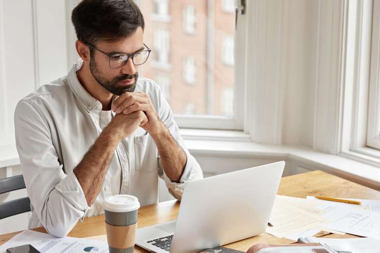 A busca por ambientes de trabalho com menos estresse, chefes mais tranquilos e reconhecimento profissional está entre as principais motivações para pedidos de demissões no Brasil.