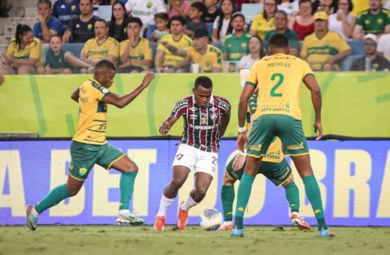 Arias em ação com a camisa do Fluminense diante do Cuiabá –