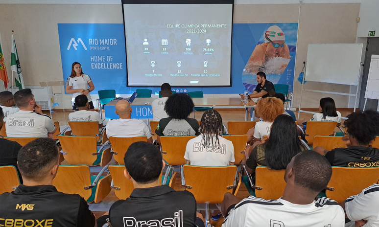 Paula Avakian com a delegação do boxe brasileiro 