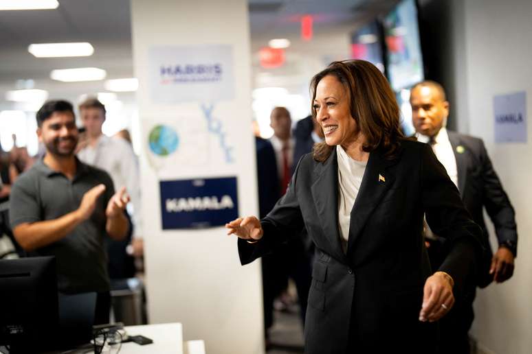 Pré-candidata, Kamala Harris faz primeiro comício pela disputa à Presidência dos Estados Unidos