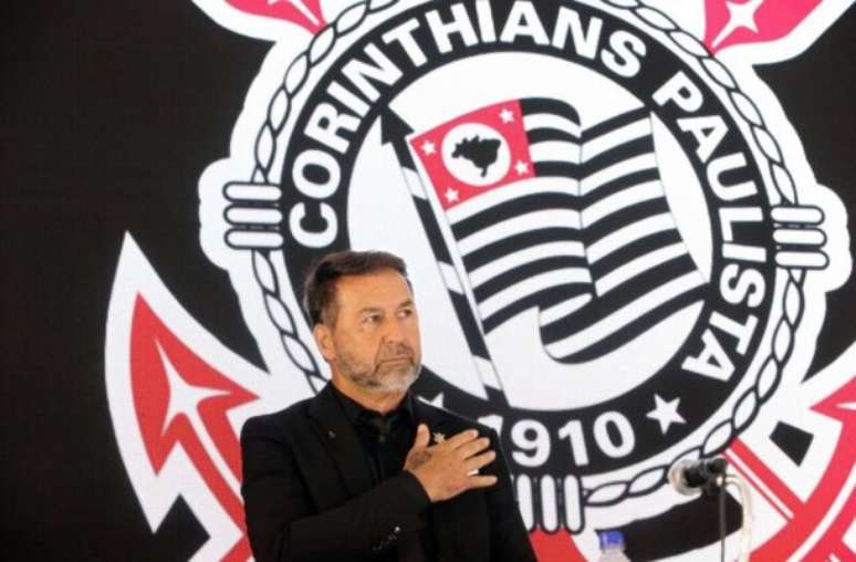 Augusto Melo, presidente do Corinthians, está próximo de acertar com novo patrocinador máster –