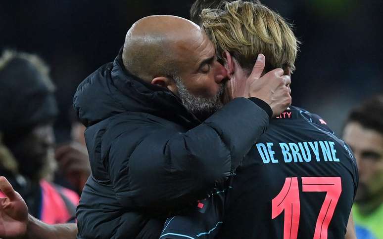 Guardiola e De Bruyne em jogo do City