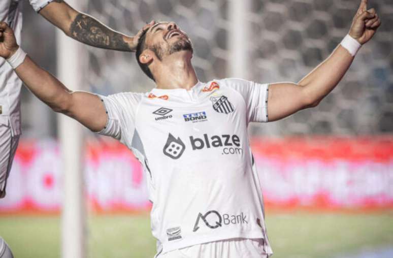 Santos mostrou a sua força diante do Coritiba e massacrou o adversário por 4 a 0 –