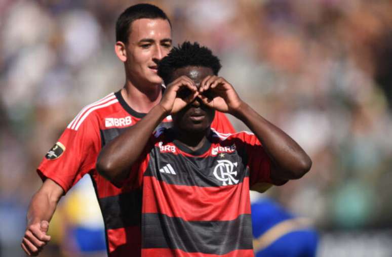 Shola comemora gol pelo Flamengo – 