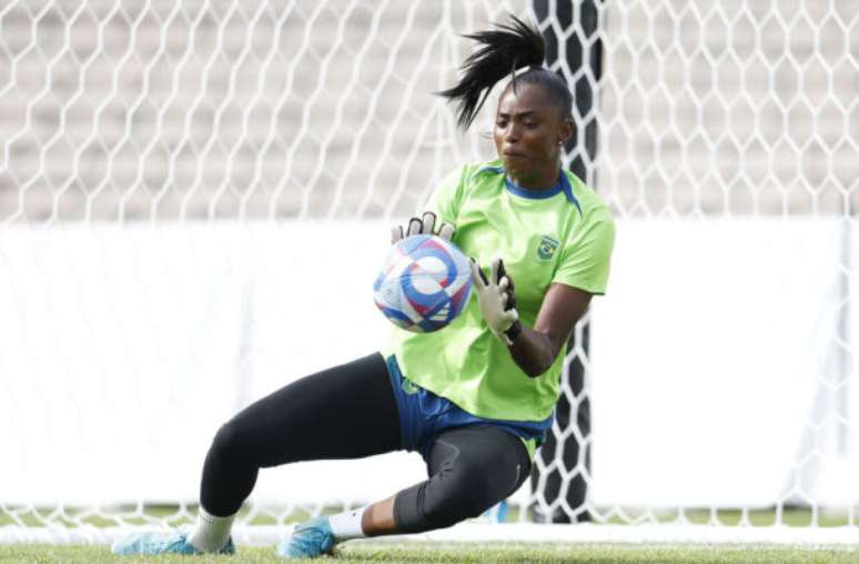 Tainá durante treino da Seleção –