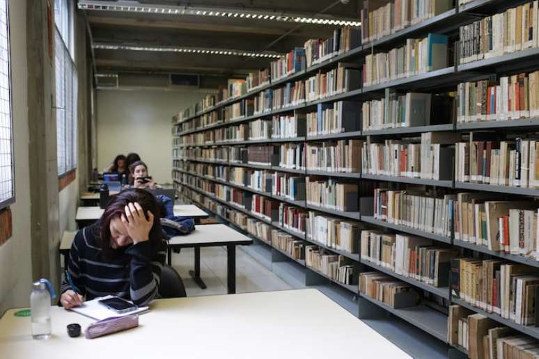 Estudantes na Faculdade de Arquitetura e Urbanismo da USP.