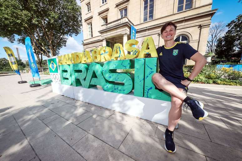 Quem é Raquel Kochhann, porta-bandeira e 1ª atleta brasileira a disputar Olimpíada após câncer