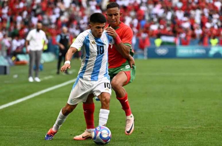 Thiago Almada, do Botafogo, esteve em campo pelo lado argentino –